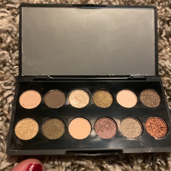 Sleek Makeup Pallet - Picture 3 of 3